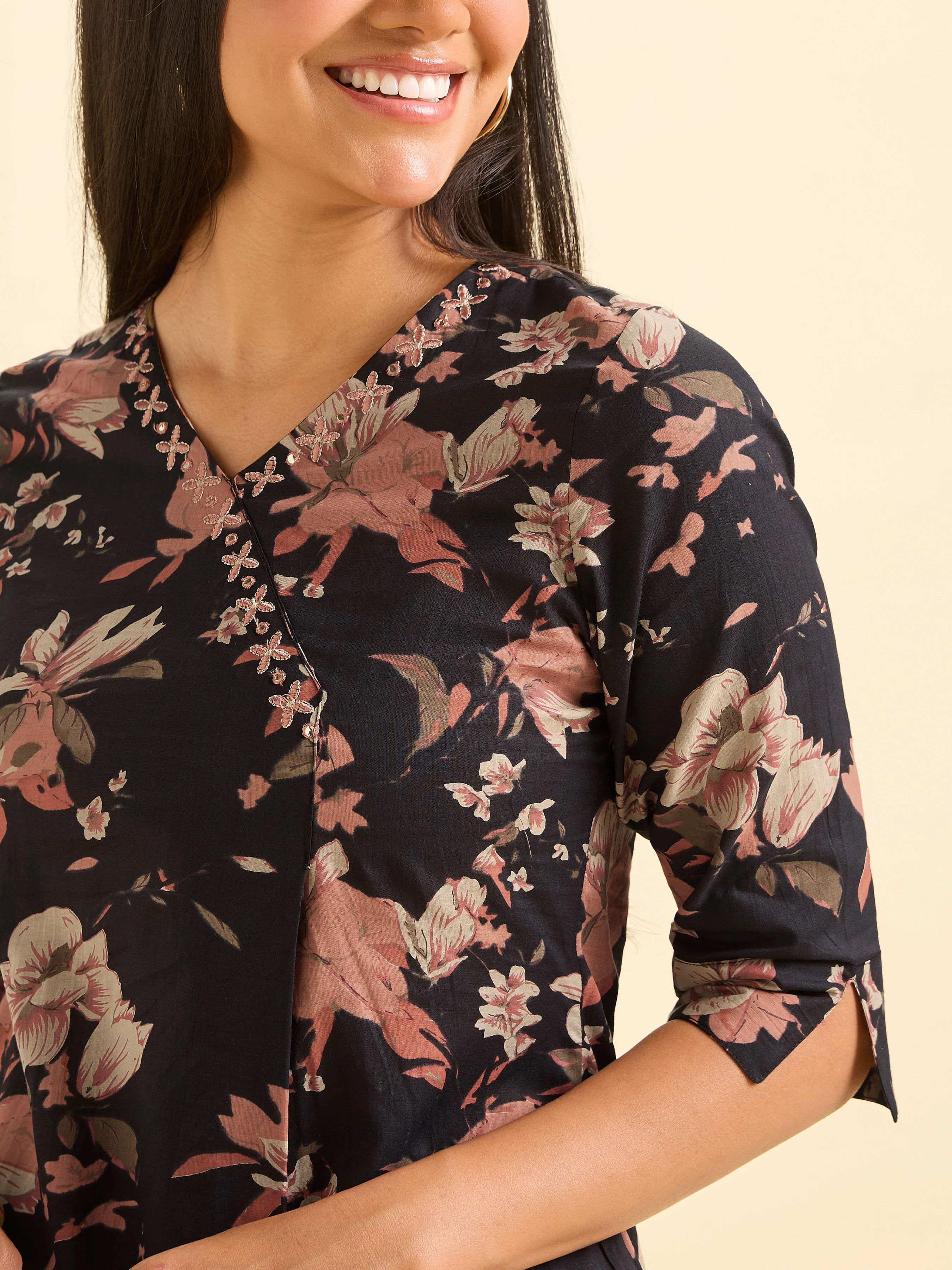 Black And Peach Colour Pure Cotton Printed Slited Kurti Set With Knife Pleat And Mirror Work - Image 2