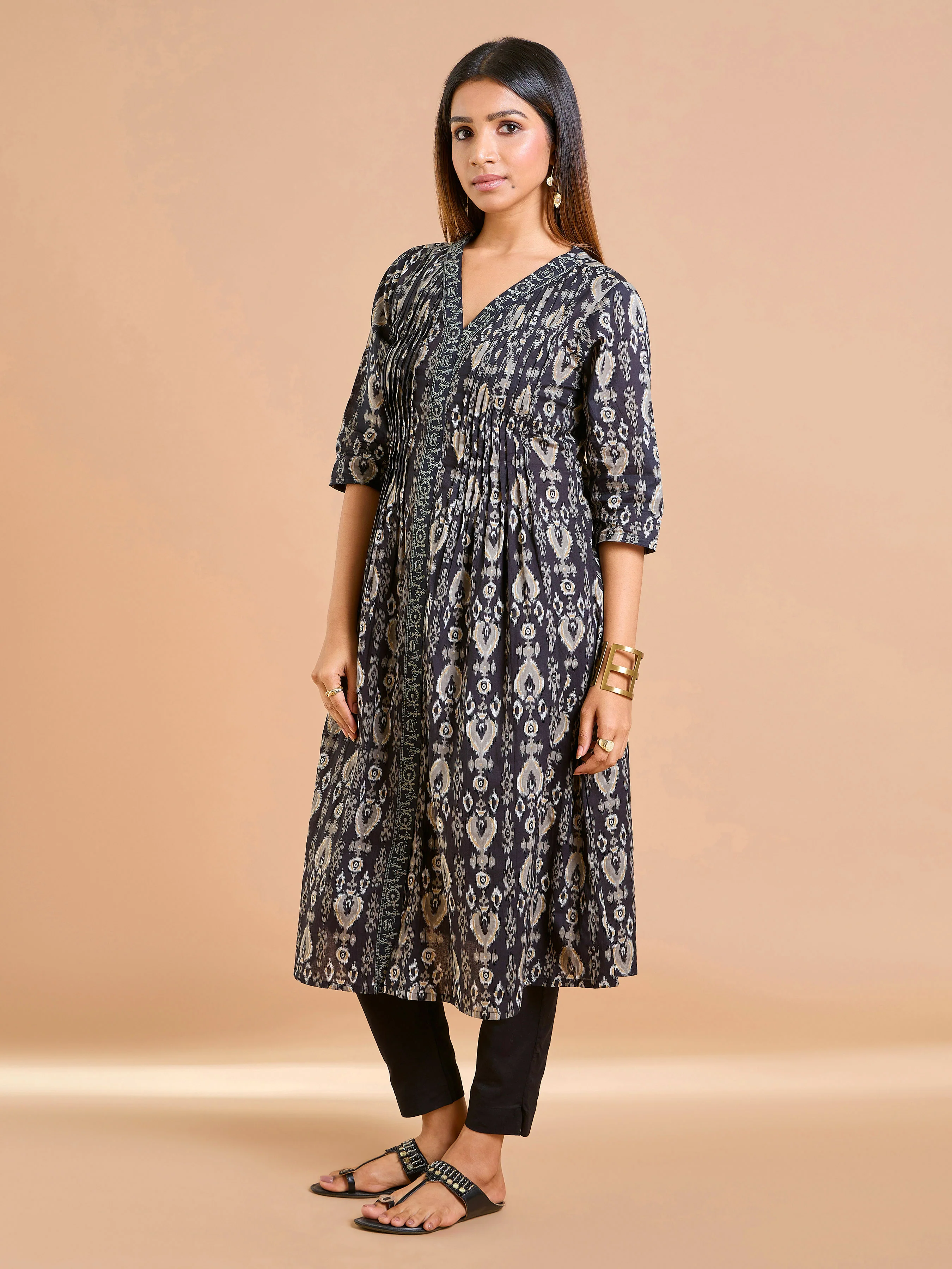 Black And White Pure Cotton Printed Kurti With Embroidery - Image 4