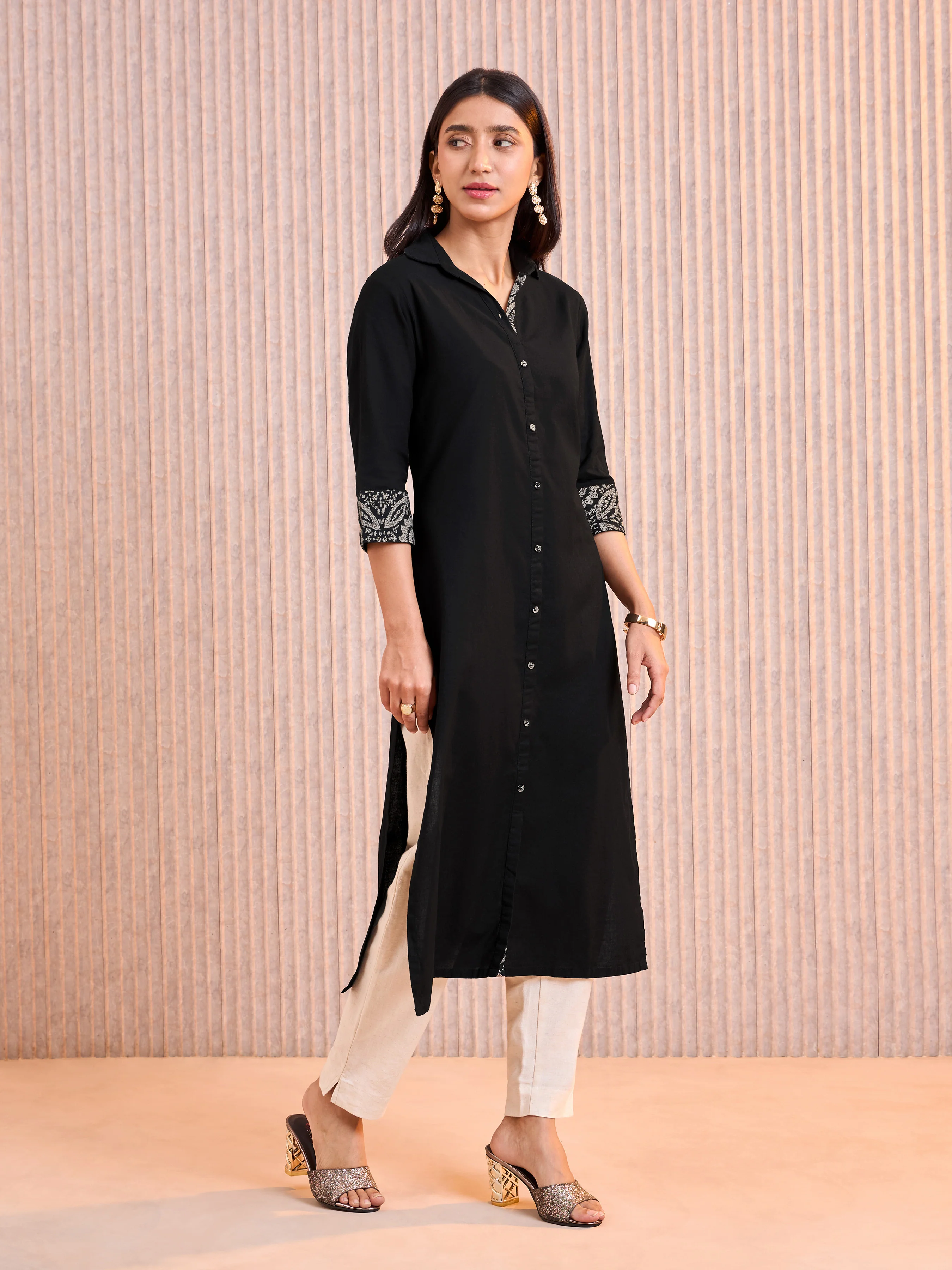 Black Cotton Flax Plain Slitted Kurti With Minimal Print - Image 4