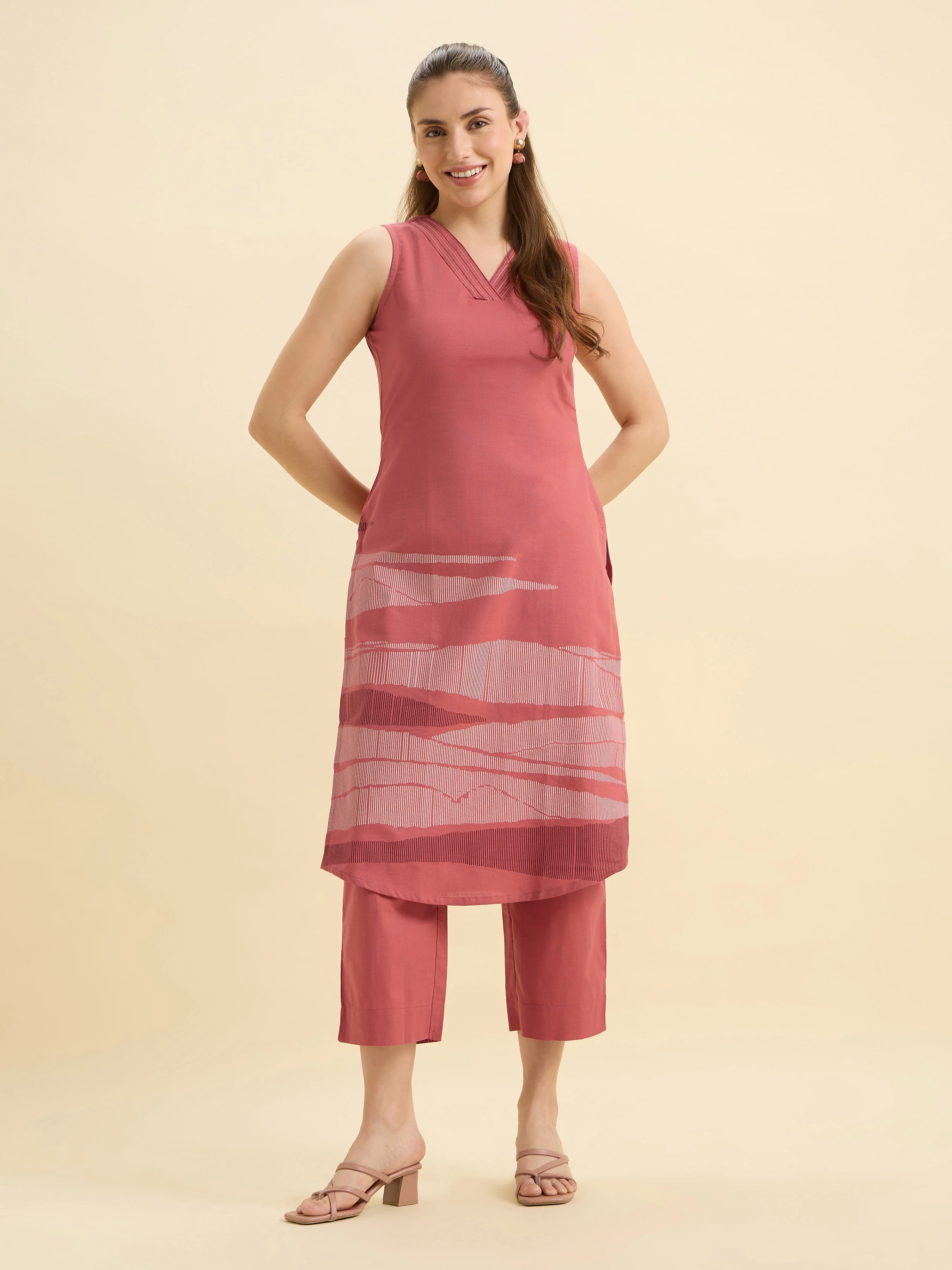 Blush Pink Cotton Flax Slub Placement Print Slitted Sleeveless Kurti With Bottom And Embroidery - Image 2