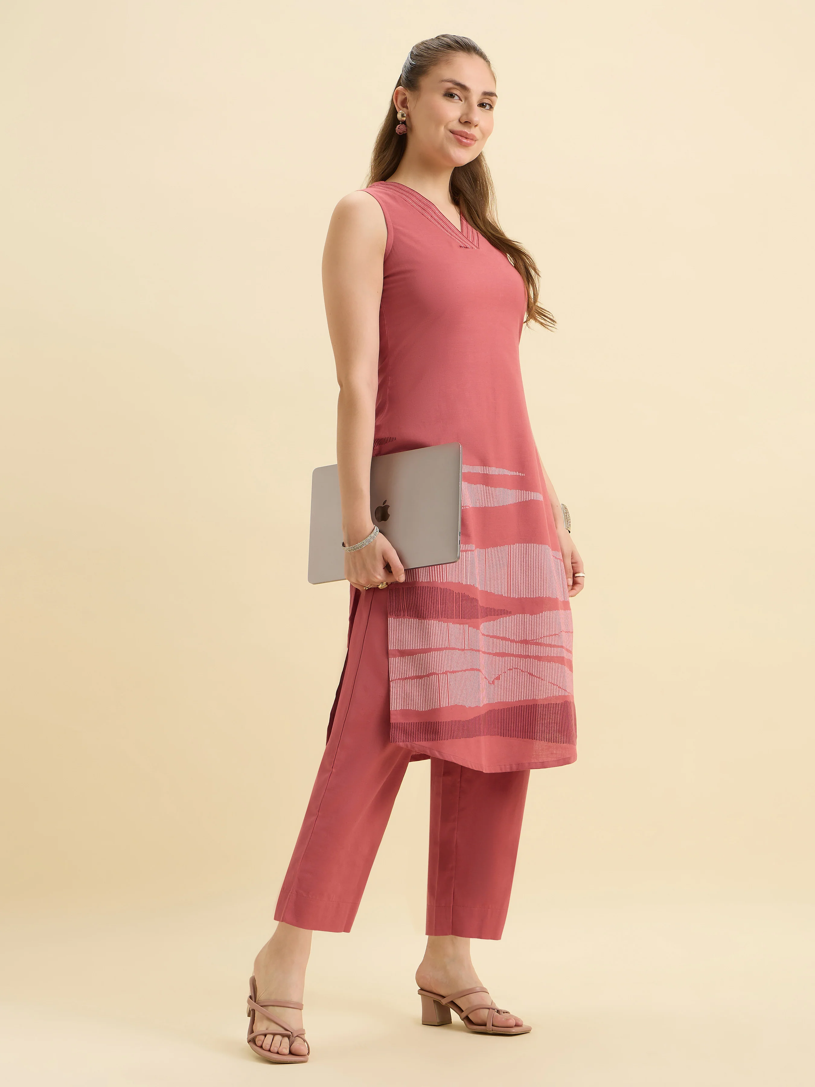 Blush Pink Cotton Flax Slub Placement Print Slitted Sleeveless Kurti With Bottom And Embroidery - Image 4
