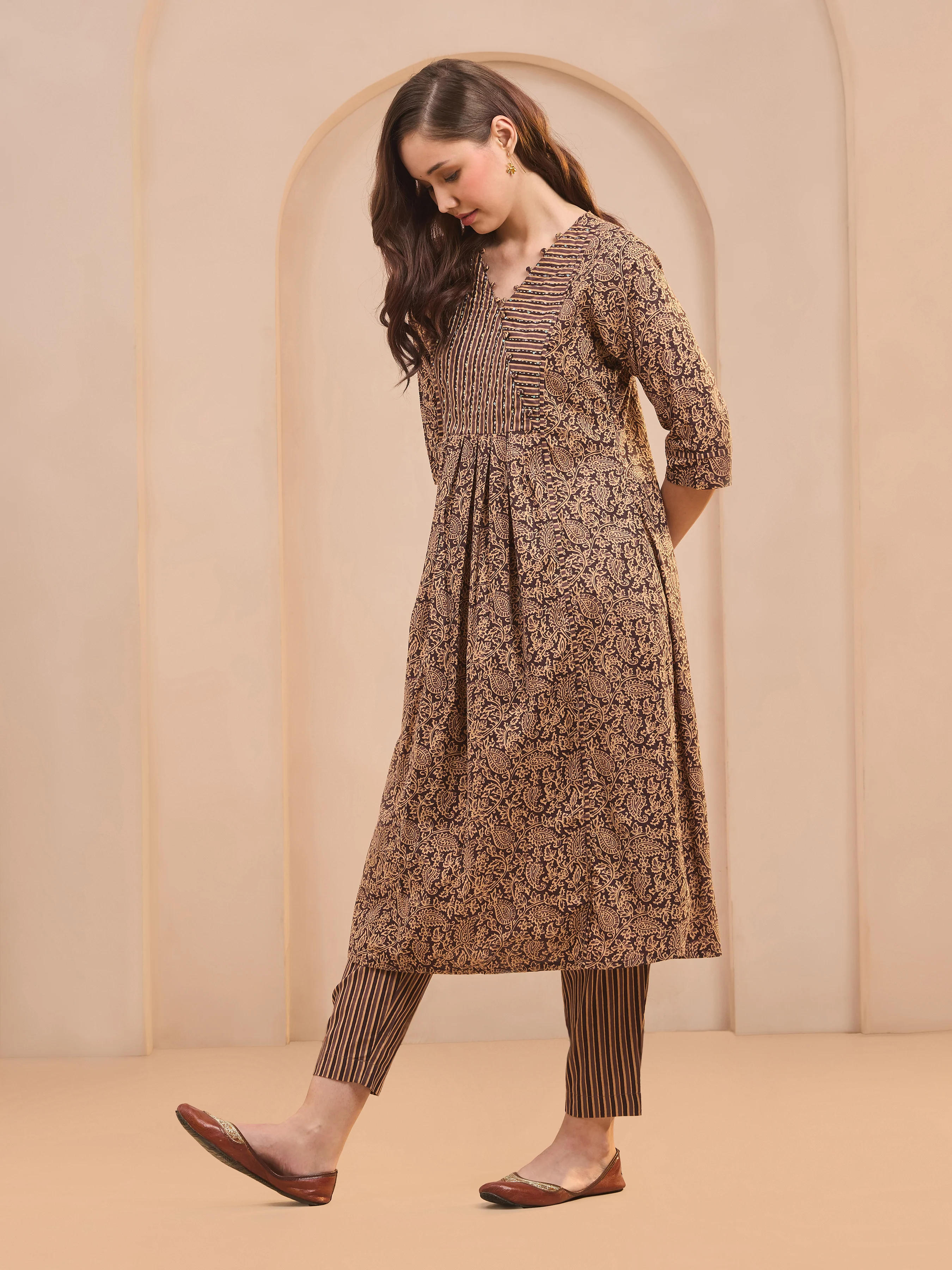 Brown Cotton Katha Printed Kurti & Bottom Set With Sequins Work - Image 4