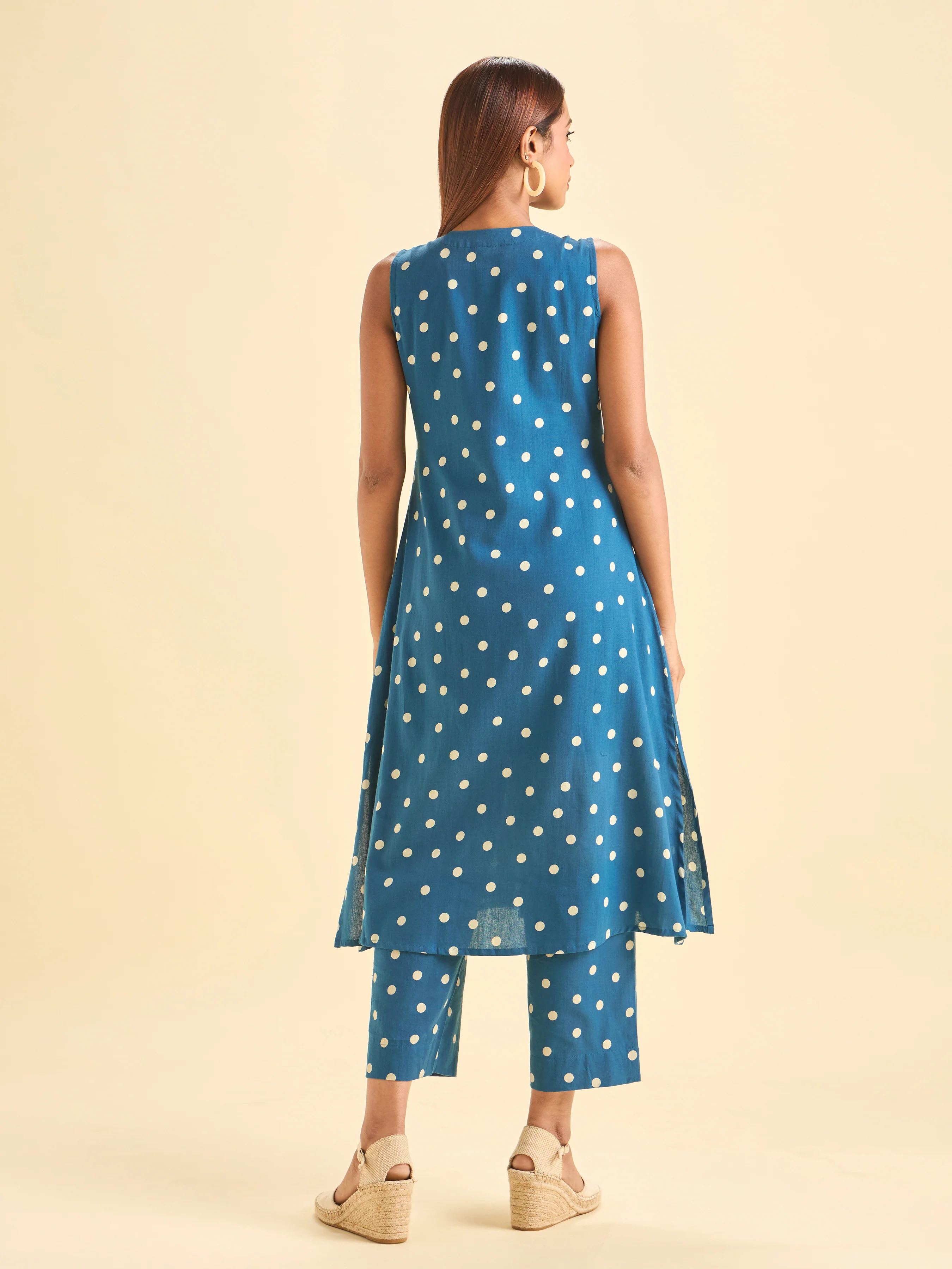 Classic Blue Ivory Cotton Flax Printed Flared Sleeveless Kurti Set With Centre Cut - Image 8