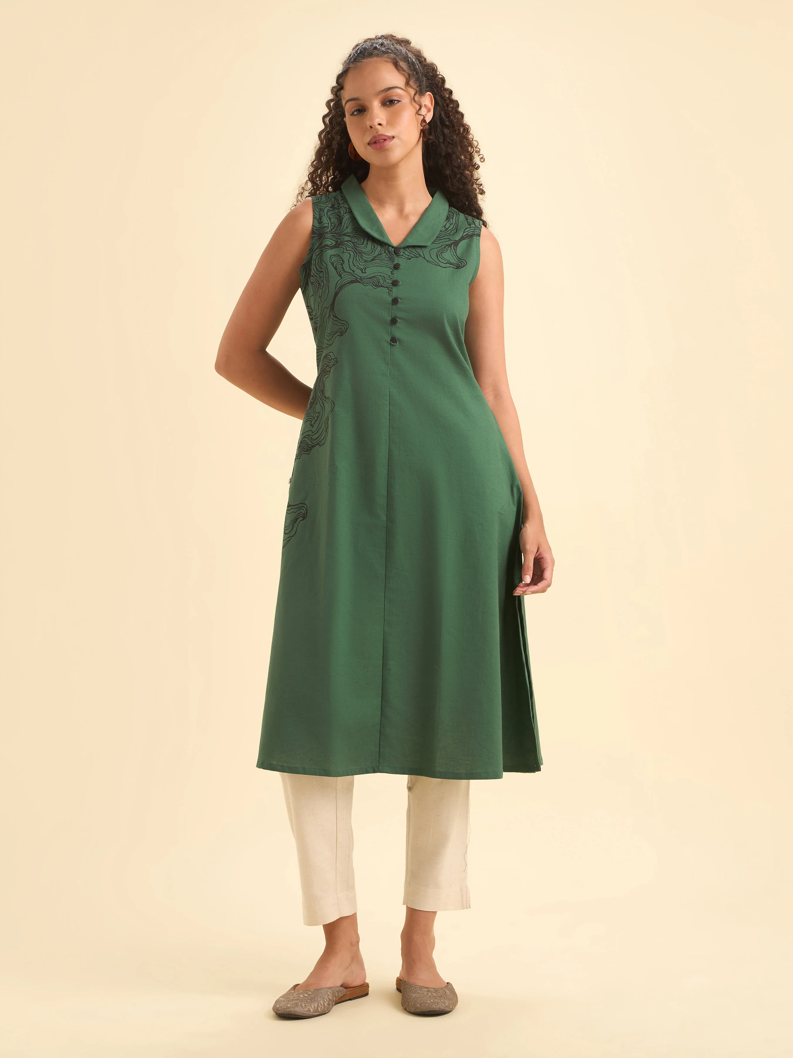 Green Cotton Flax Plain Flared Sleeveless Kurti With Placement Print