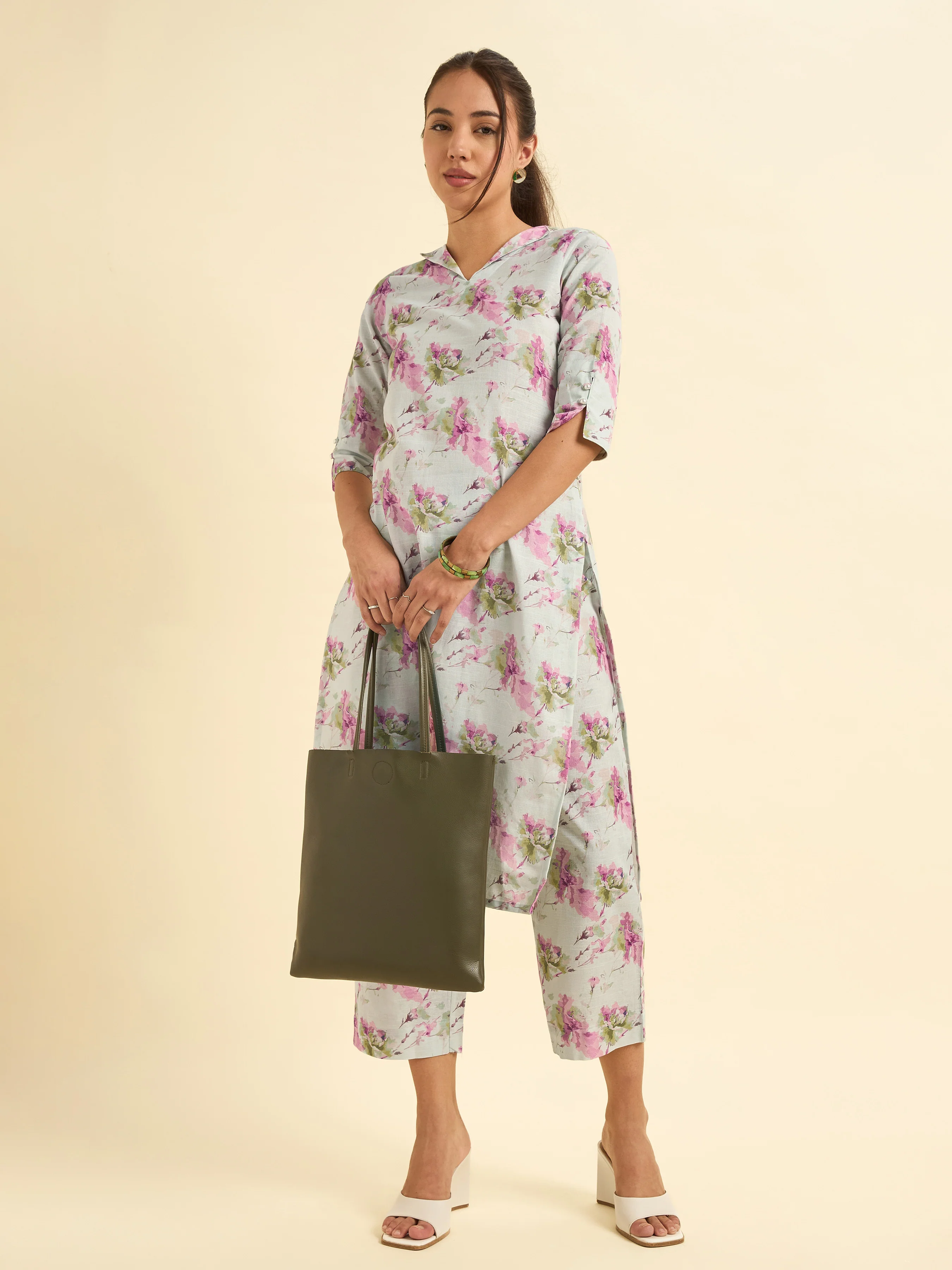 Ivory And Blue Cotton Flax Printed Kurti With Bottom