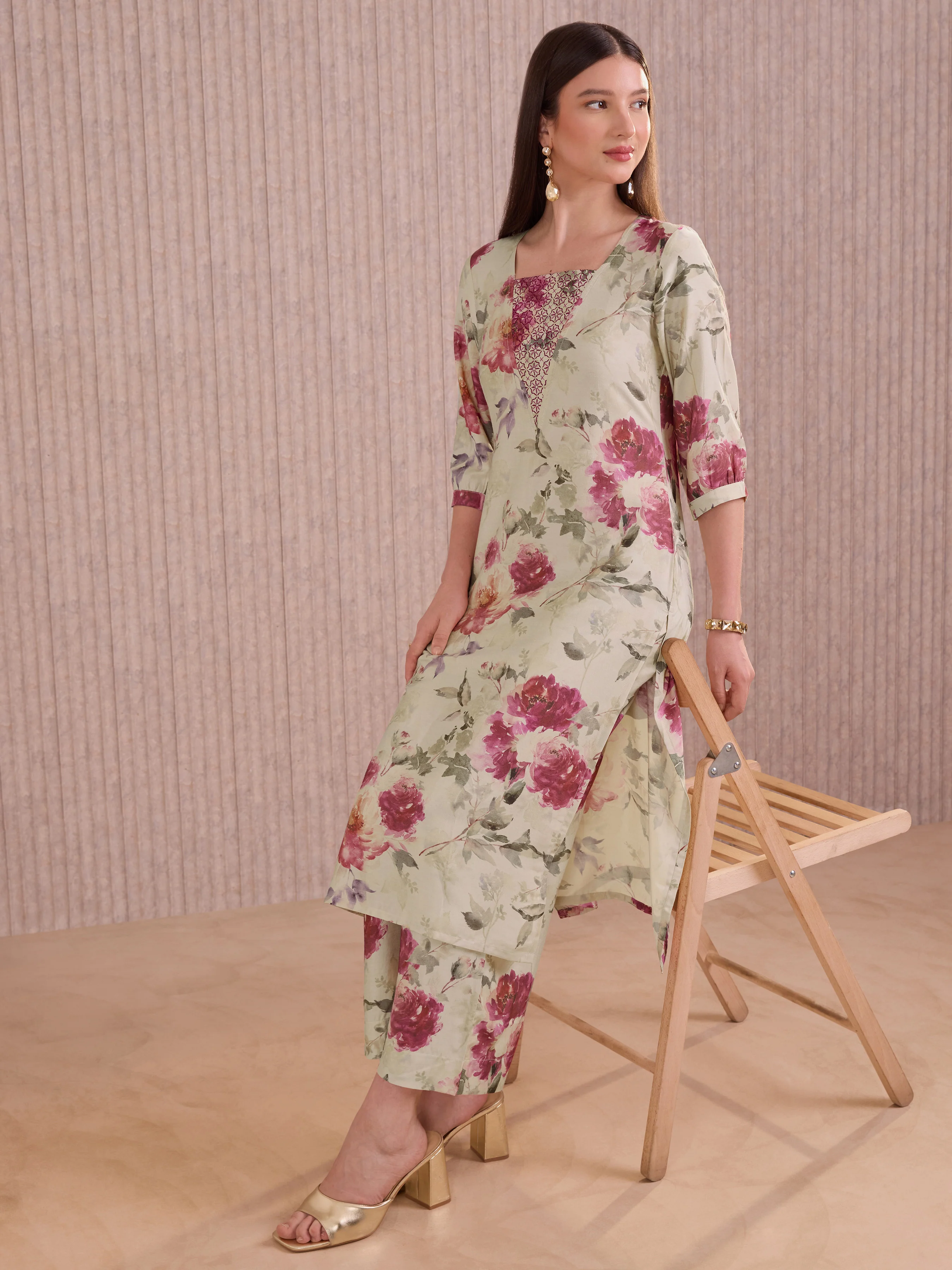 Ivory Viscose Blend Printed Kurti Set With Embroidery - Image 4