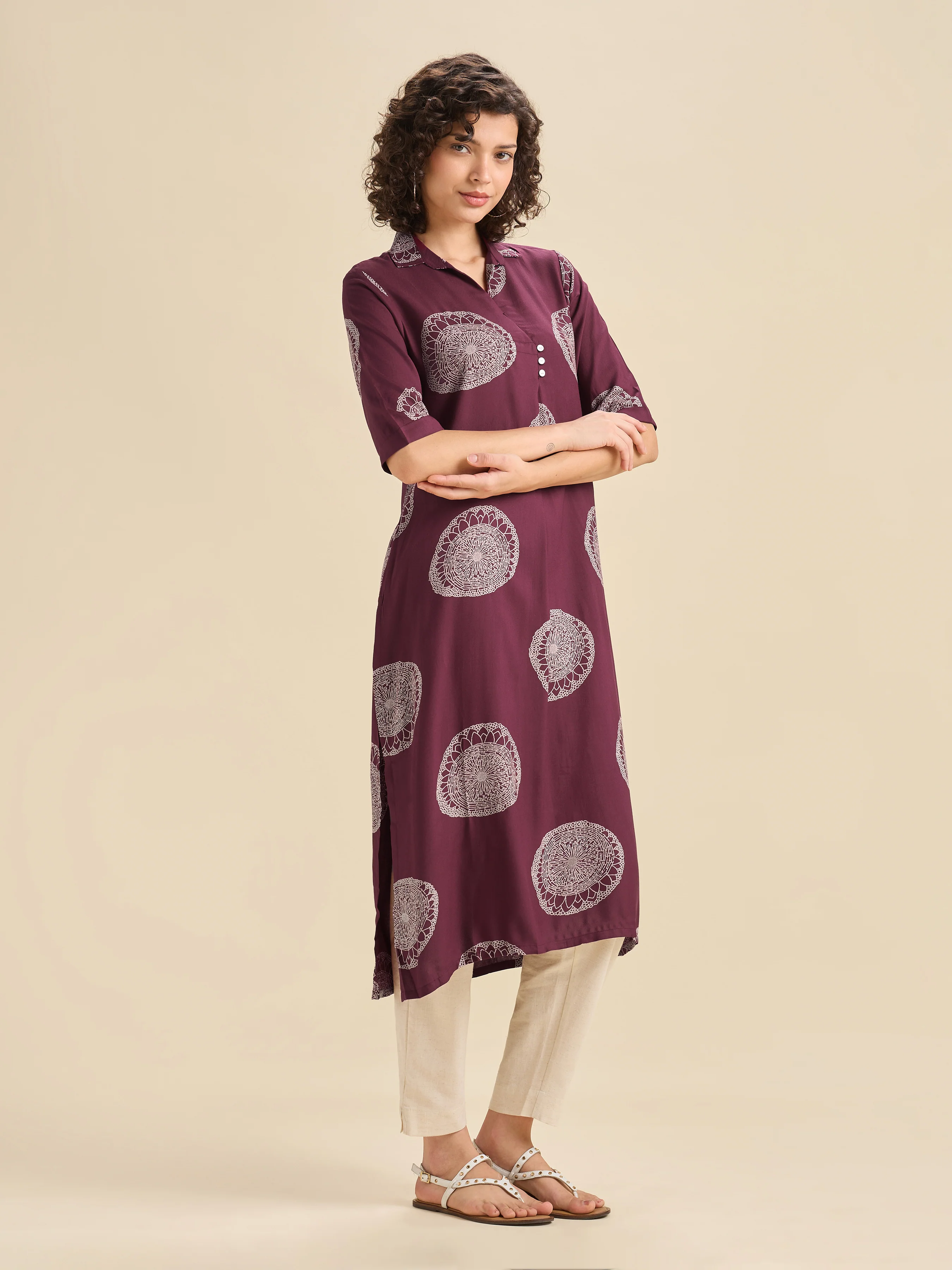 Maroon And White Viscose Printed Slitted Kurti - Image 3