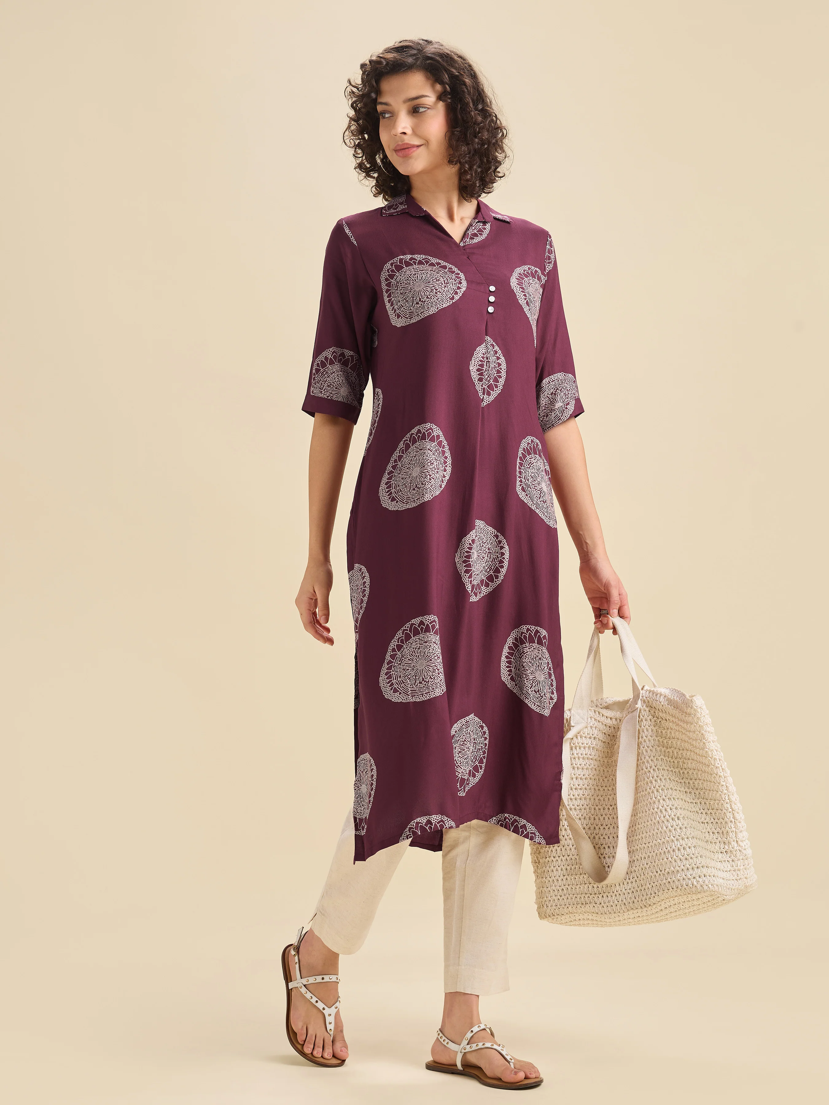 Maroon And White Viscose Printed Slitted Kurti - Image 4