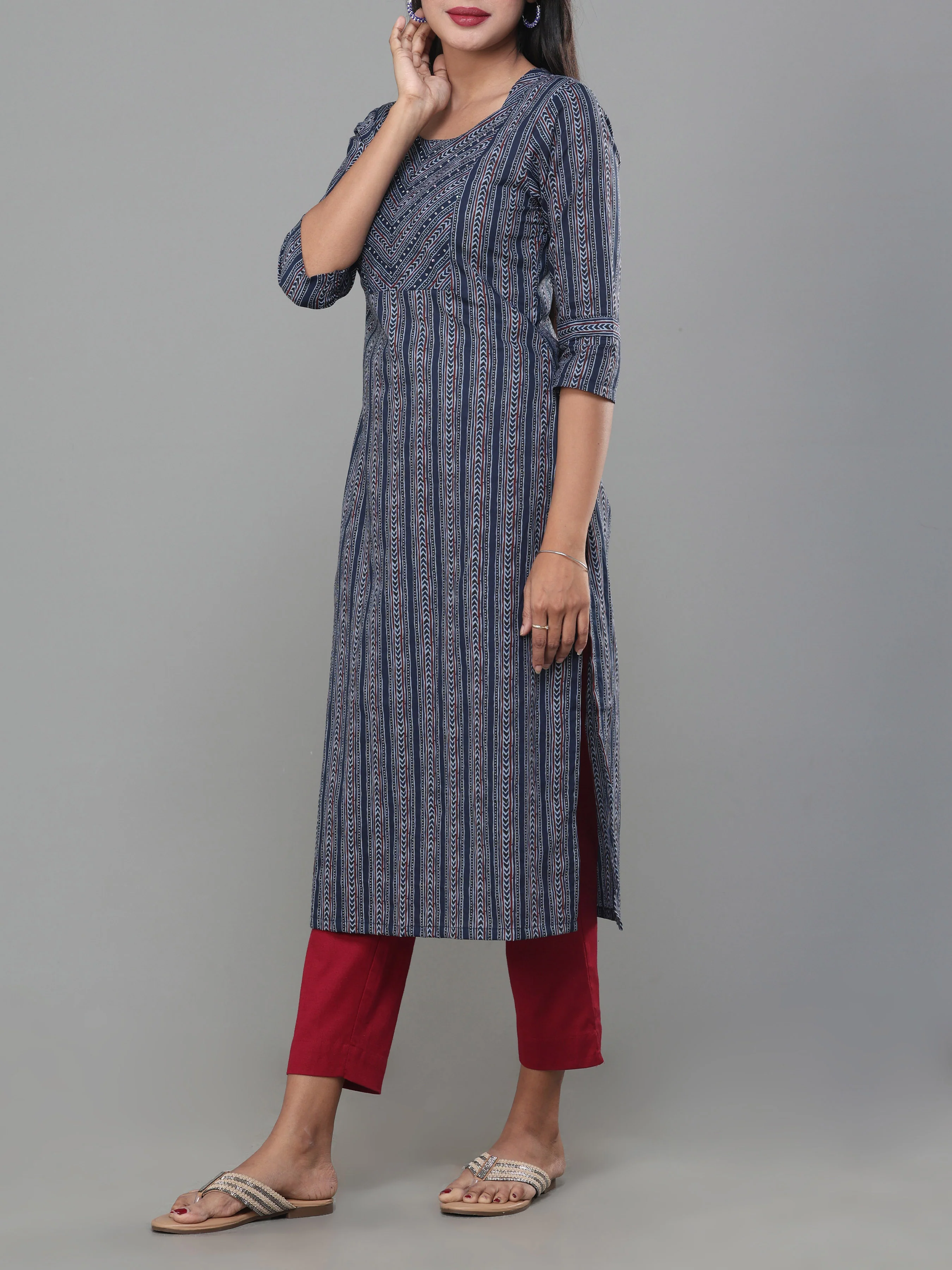 Navy Blue Pure Cotton Printed Kurti With Seequins Work - Image 4