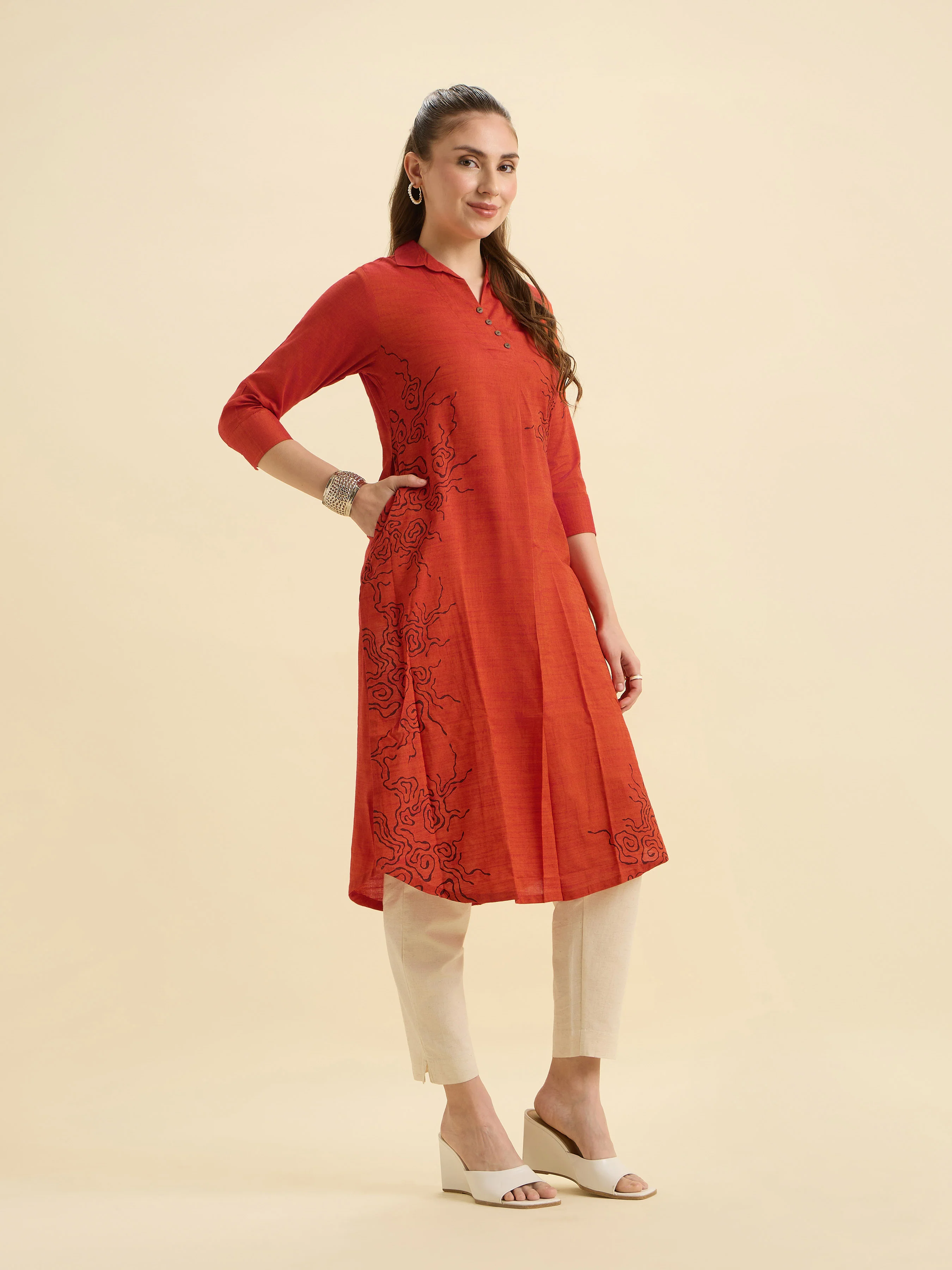 Orange Cotton Viscose Plain Slitted Kurti With Placement Print, Knife Pleats & Curved Hemline - Image 4
