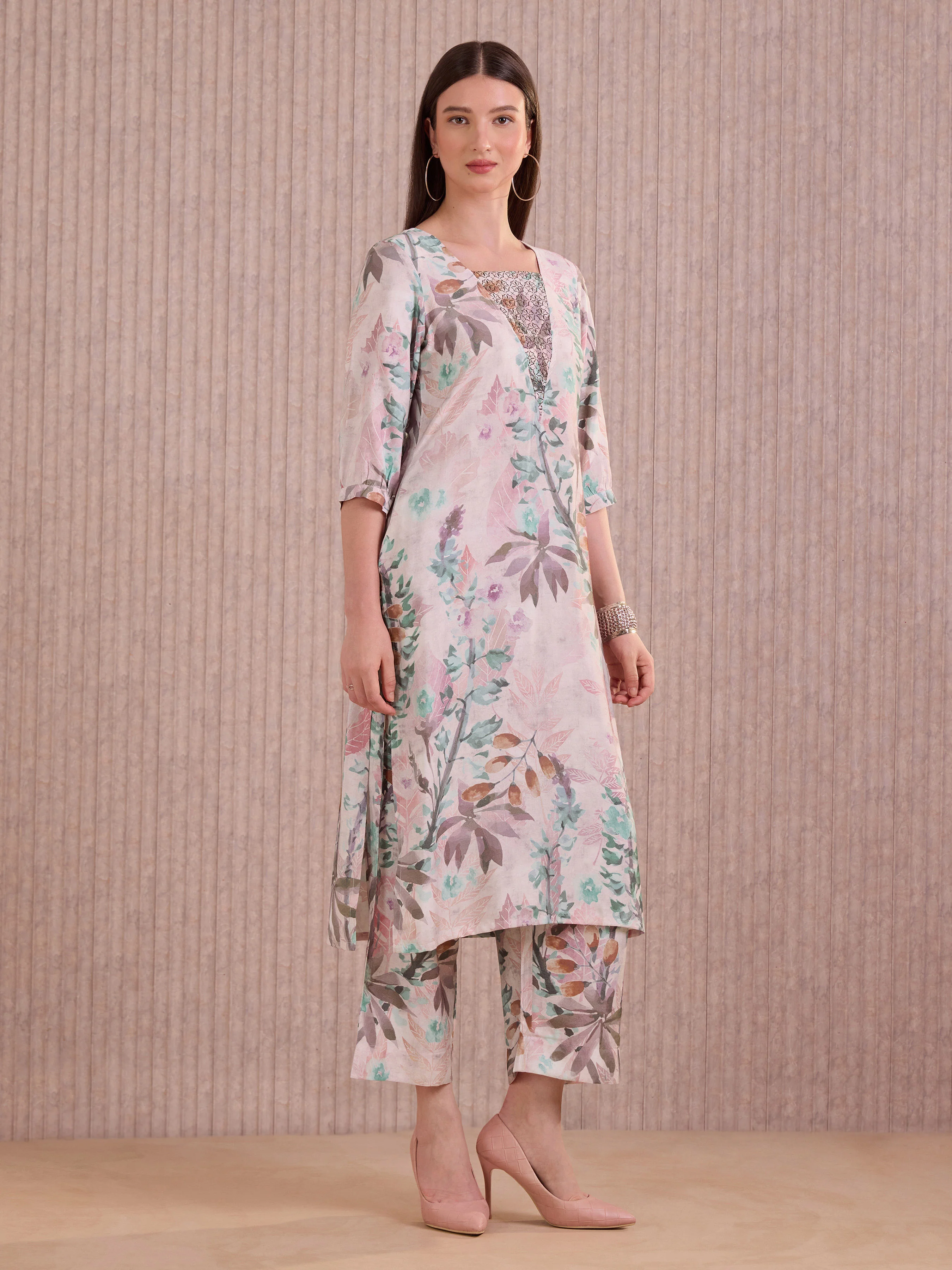 Pink Viscose Blend Floral Printed Kurti Set With Embroidery - Image 3