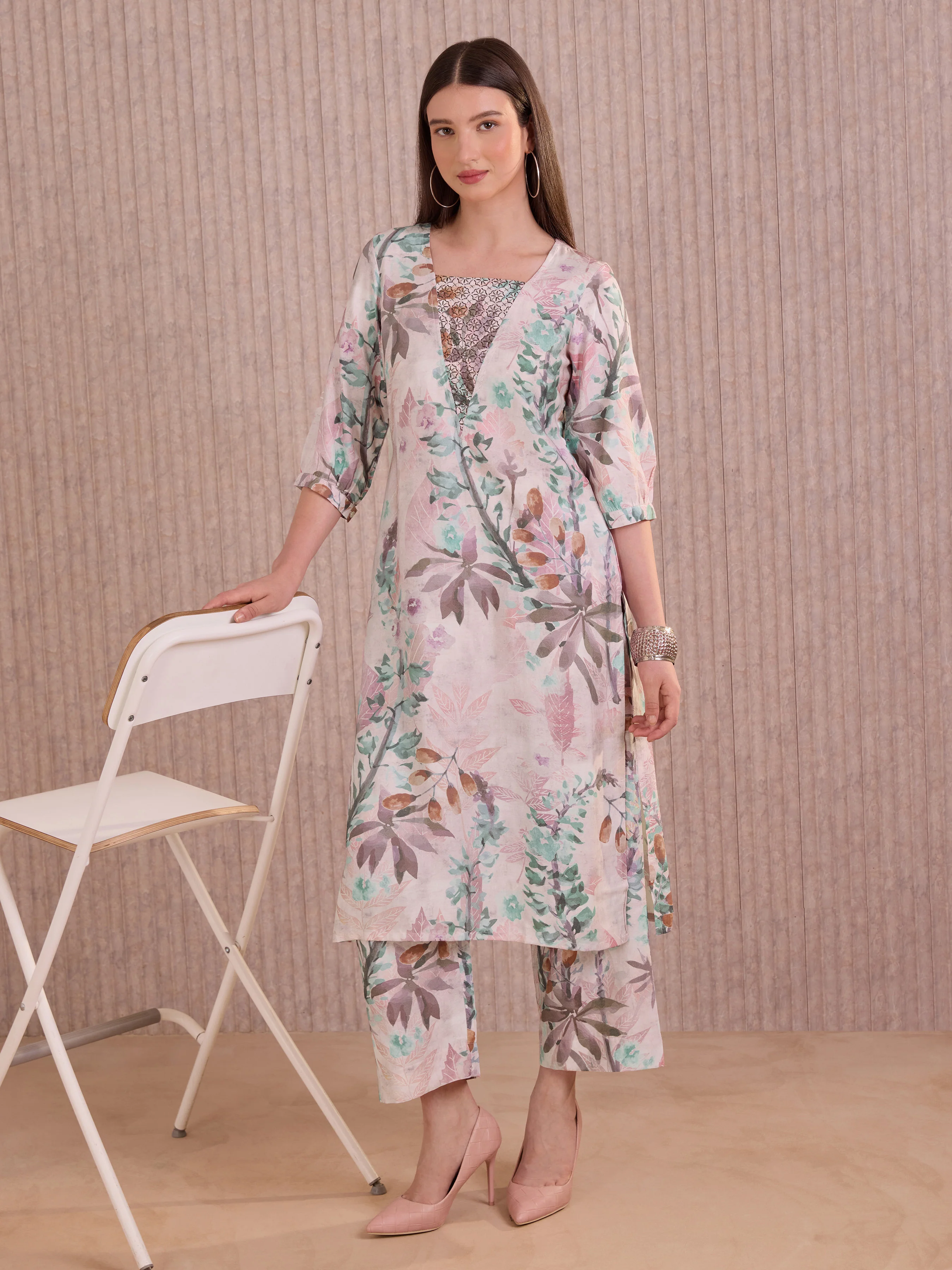 Pink Viscose Blend Floral Printed Kurti Set With Embroidery - Image 4