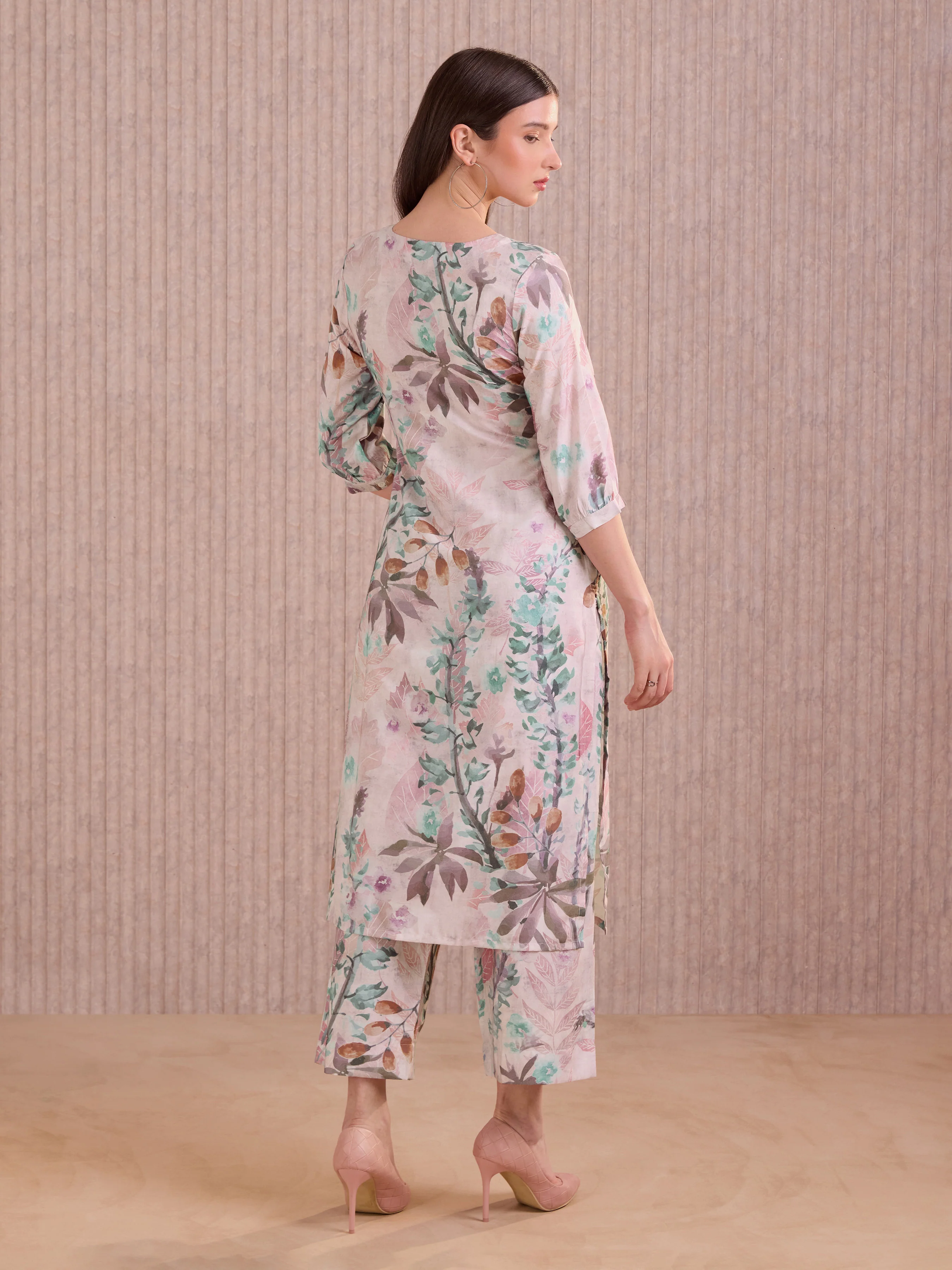 Pink Viscose Blend Floral Printed Kurti Set With Embroidery - Image 5