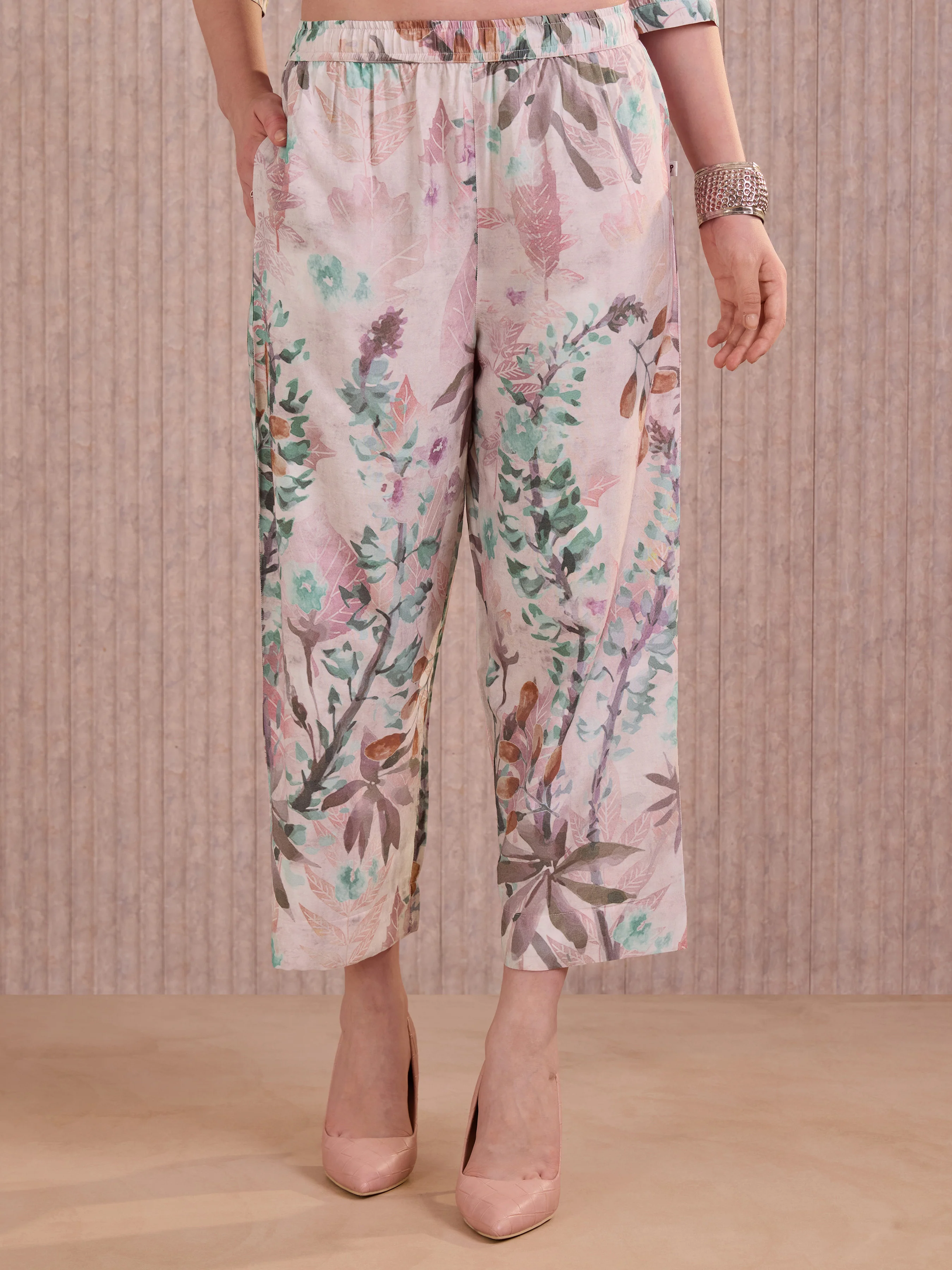 Pink Viscose Blend Floral Printed Kurti Set With Embroidery - Image 6