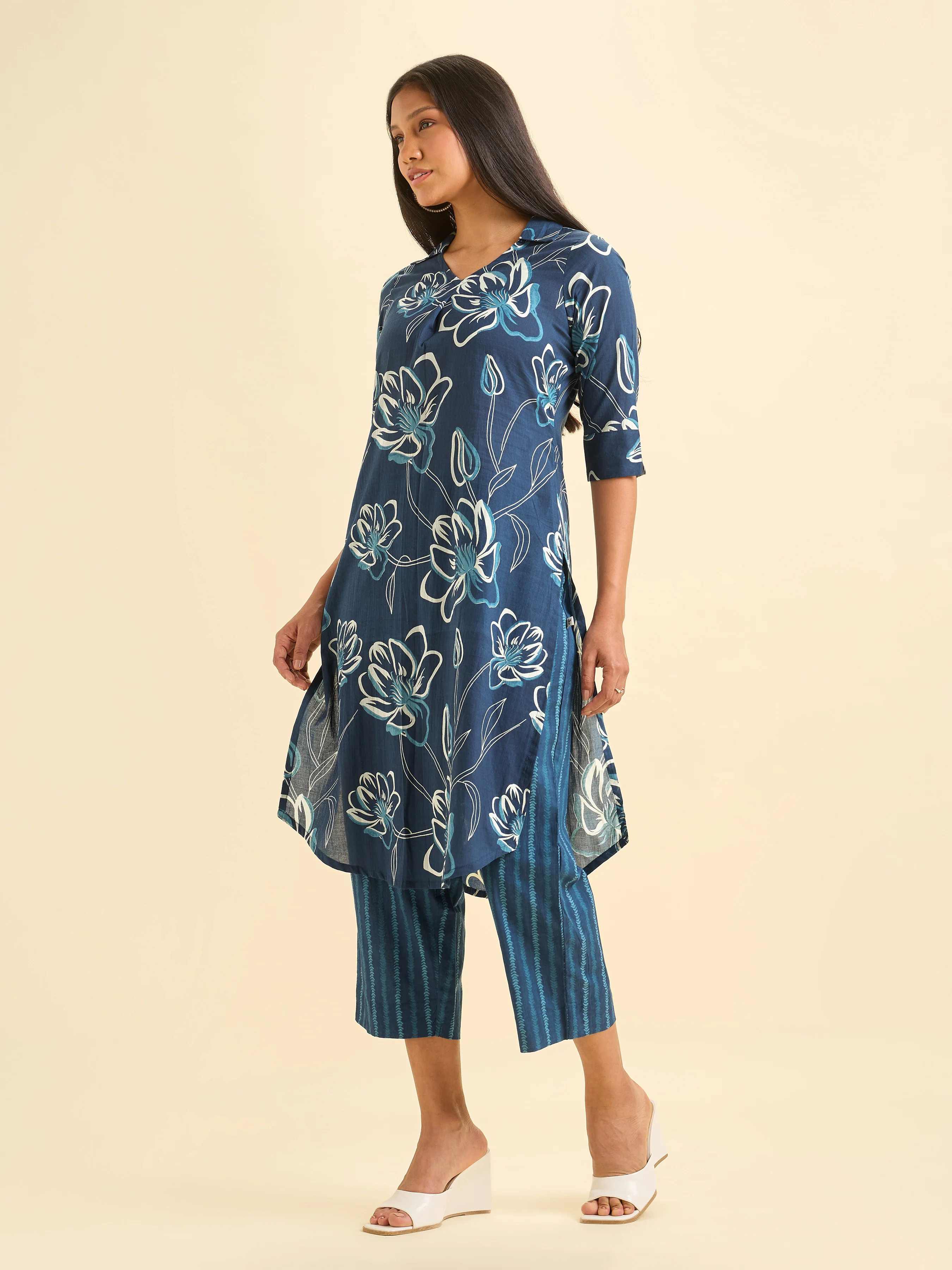 Royal Blue Pure Cotton Printed Slitted Kurti Set With Knife Pleats And Curved Hem Line - Image 4