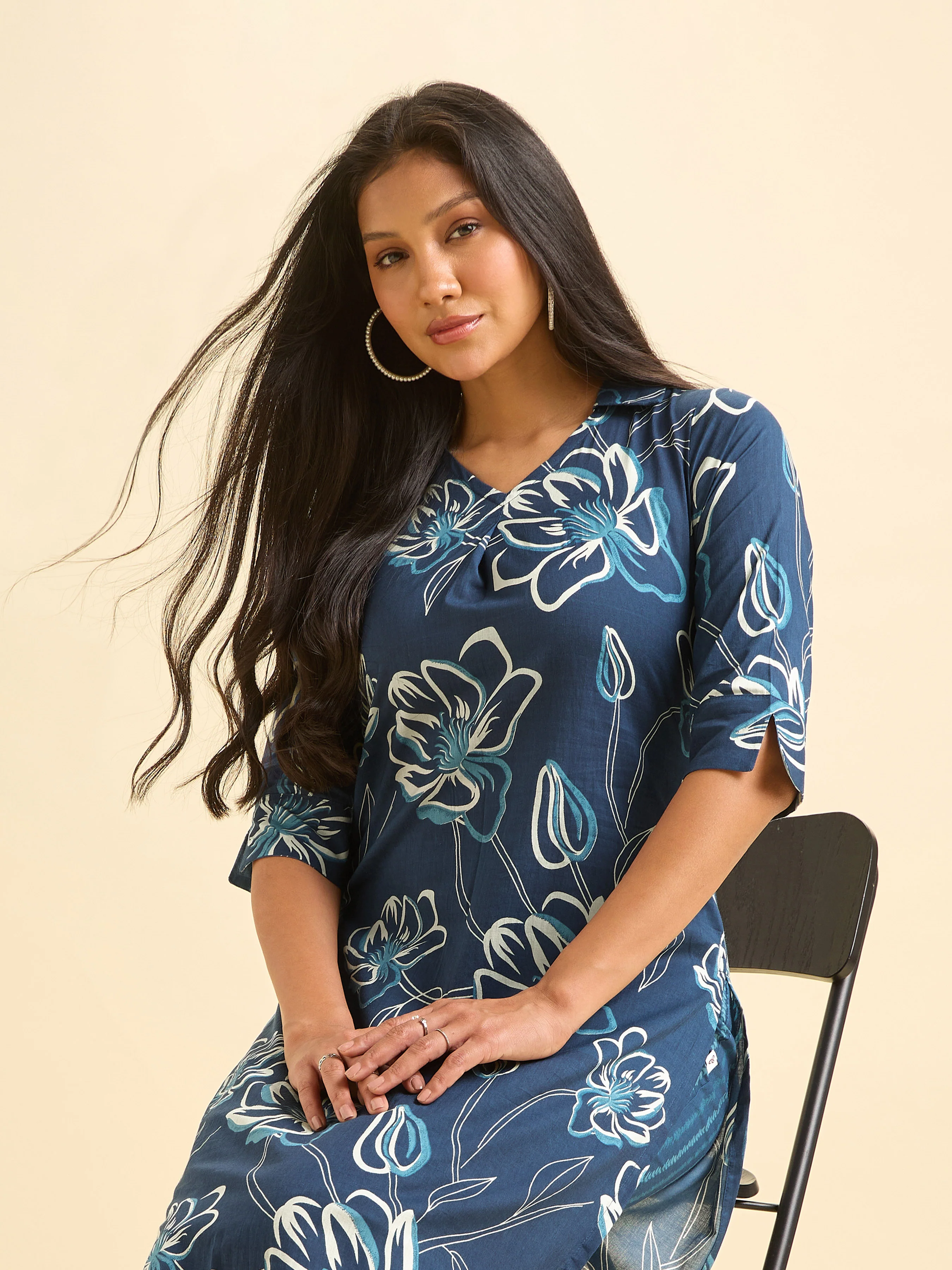 Royal Blue Pure Cotton Printed Slitted Kurti Set With Knife Pleats And Curved Hem Line - Image 5