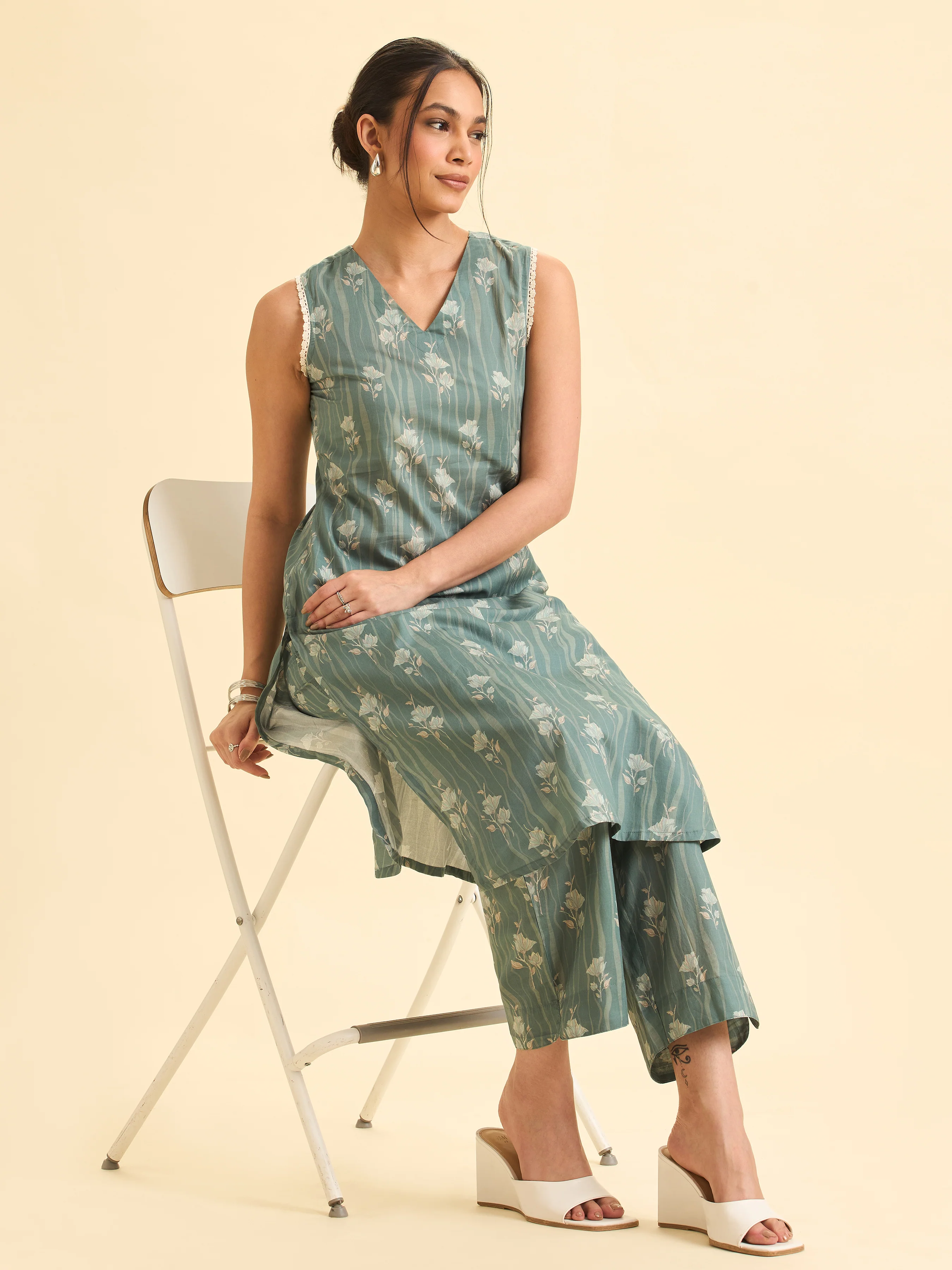 Sage Green Muticolour Pure Cotton Printed Slitted Kurti Set With Lace - Image 4