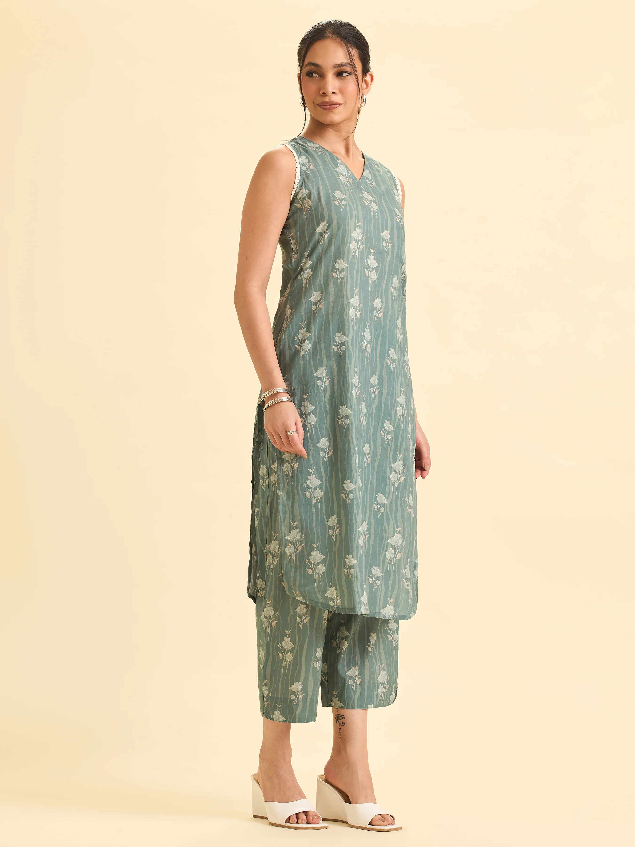 Sage Green Muticolour Pure Cotton Printed Slitted Kurti Set With Lace - Image 6
