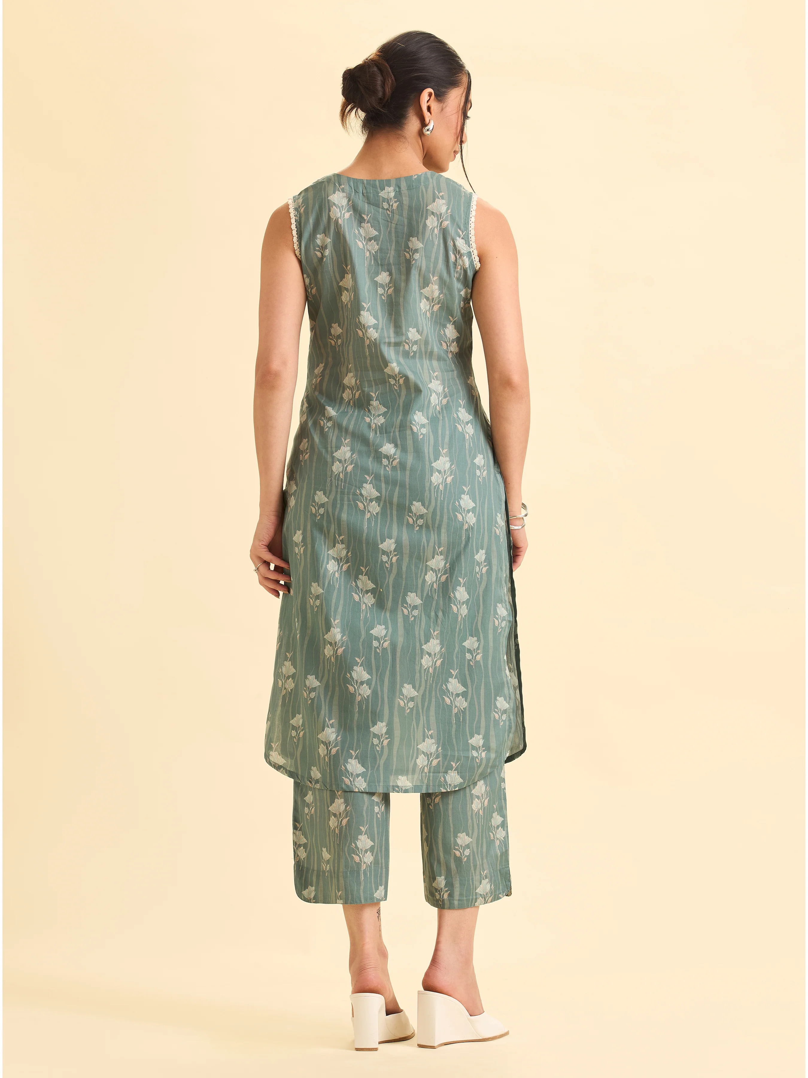 Sage Green Muticolour Pure Cotton Printed Slitted Kurti Set With Lace - Image 7