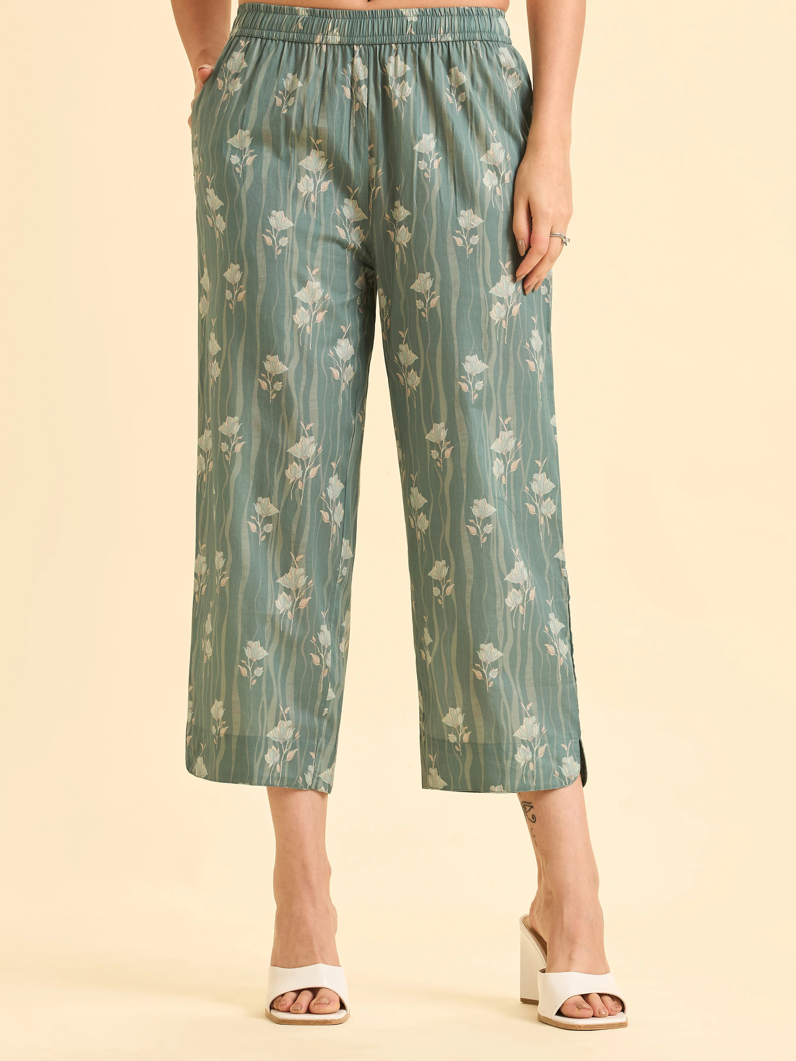 Sage Green Muticolour Pure Cotton Printed Slitted Kurti Set With Lace - Image 8